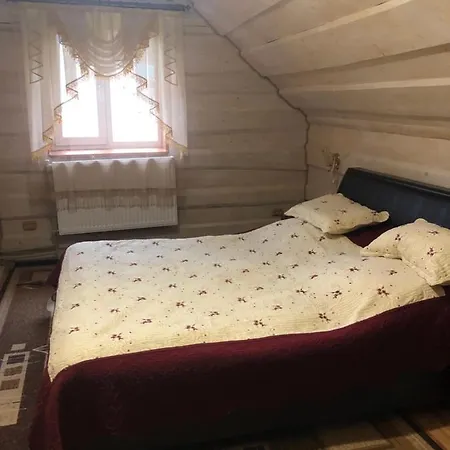 біля комори