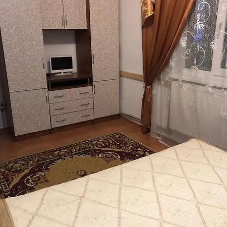 біля комори * Pilipets