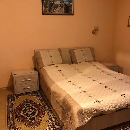 біля комори * Pilipets