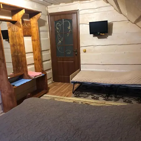 біля комори * Pilipets