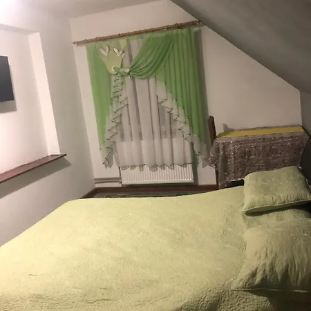 біля комори * Pilipets