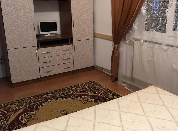 біля комори * Pilipets