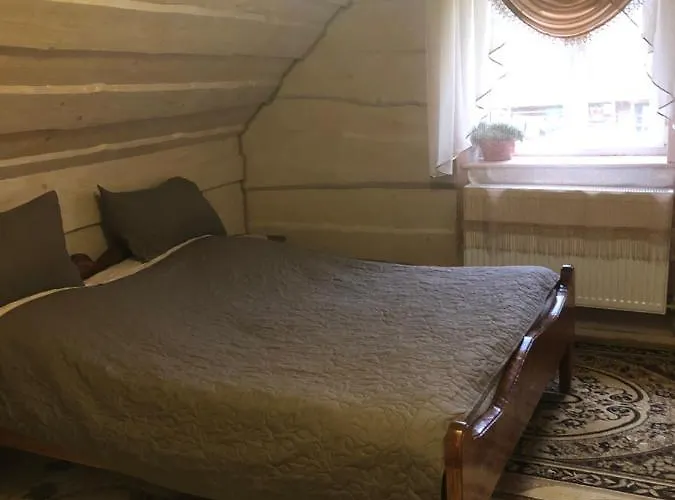біля комори Gasthof Pilipets