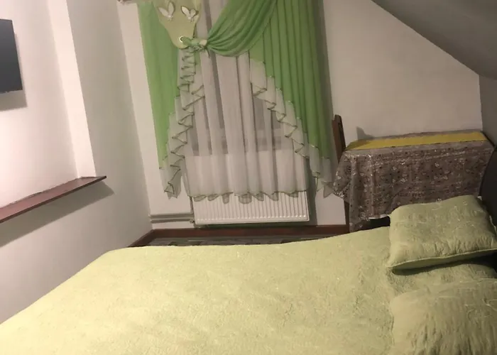 біля комори * Pilipets