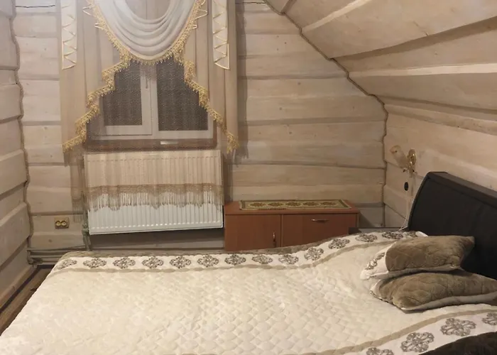 біля комори * Pilipets