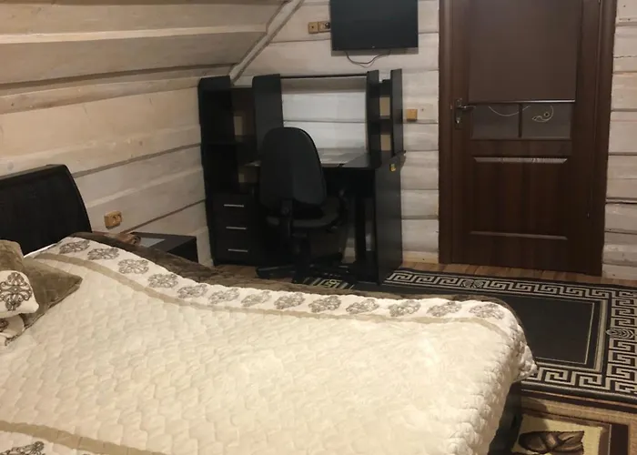 біля комори Gasthof Pilipets