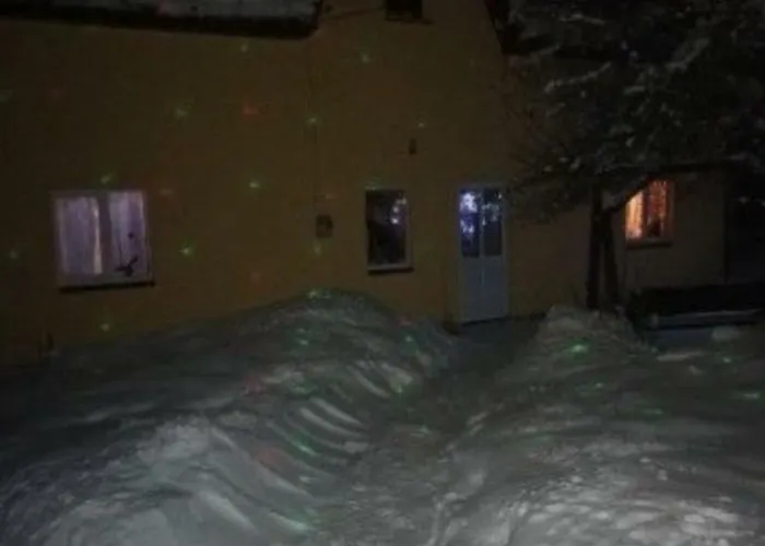 біля комори Gasthof *