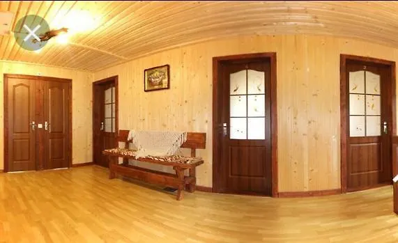 біля комори Pilipets