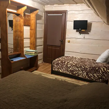 біля комори Maison d'hôtes *