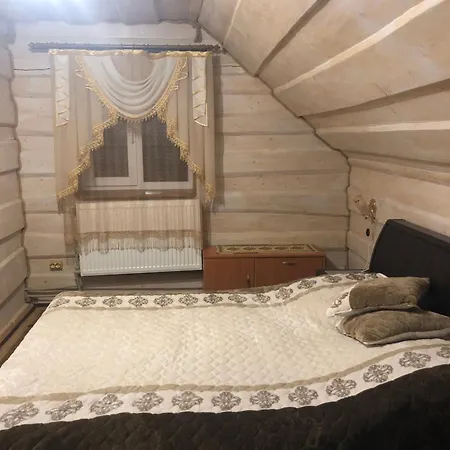 біля комори * Pilipets